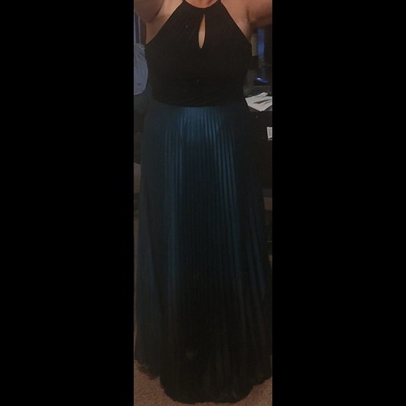 Emerald Green Ombré Pleated Cocktail Maxi Dress SZ 14 Like New Formal Event - Picture 5 of 13